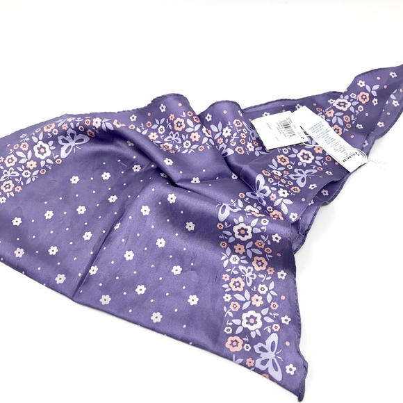 COACH Floral Print Silk Diamond Scarf NWT - Picture 3 of 6